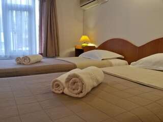 Гостевой дом B&B Casa Mica Gueshouse Бухарест Двухместный номер с 1 кроватью или 2 отдельными кроватями-10