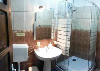 Гостевой дом B&B Casa Mica Gueshouse Бухарест Двухместный номер с 1 кроватью или 2 отдельными кроватями-12