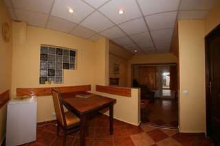 Гостевой дом B&B Casa Mica Gueshouse Бухарест Двухместный номер с 1 кроватью или 2 отдельными кроватями-13
